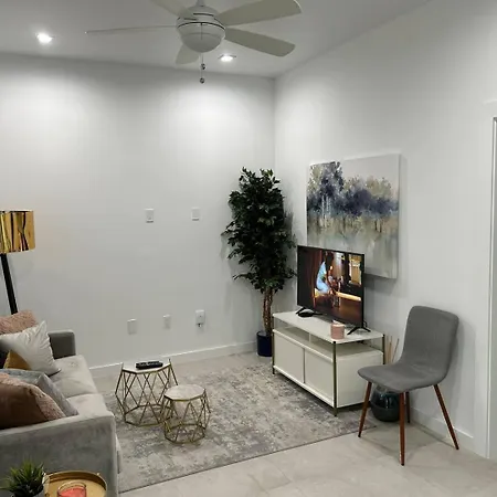 Breezyport 1 Apartment